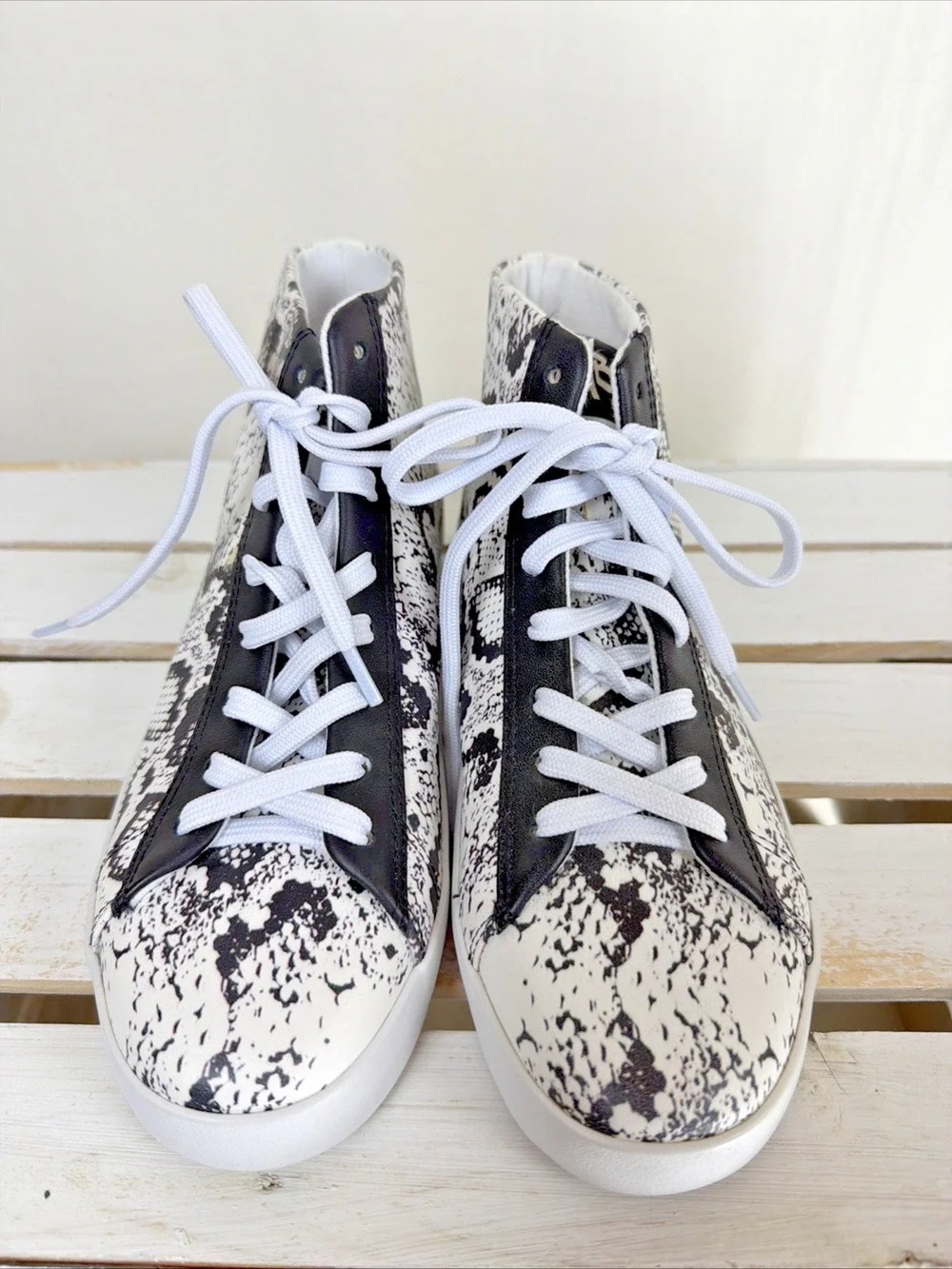 New NO Box OTBT White Black Snakeskin High Top Sneaker #1046 Women 8.5